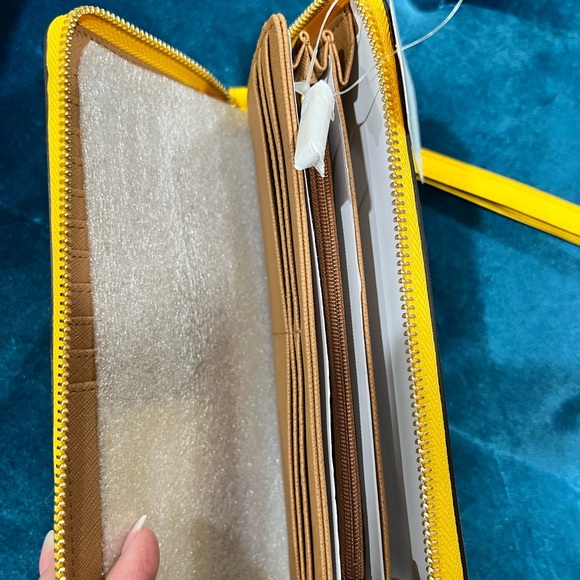 Michael Kors Sunflower Tote AND Wallet!! - Picture 8 of 9